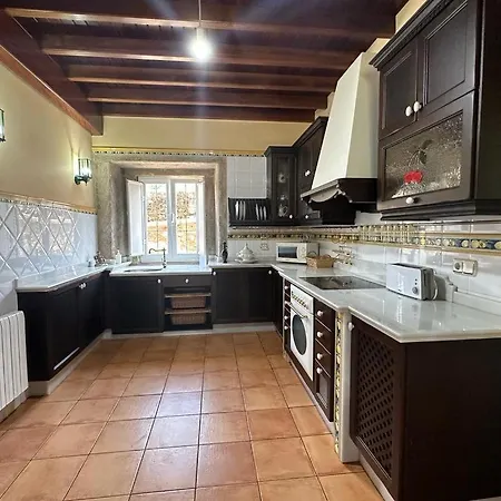 Casa De Romaxe * Muros